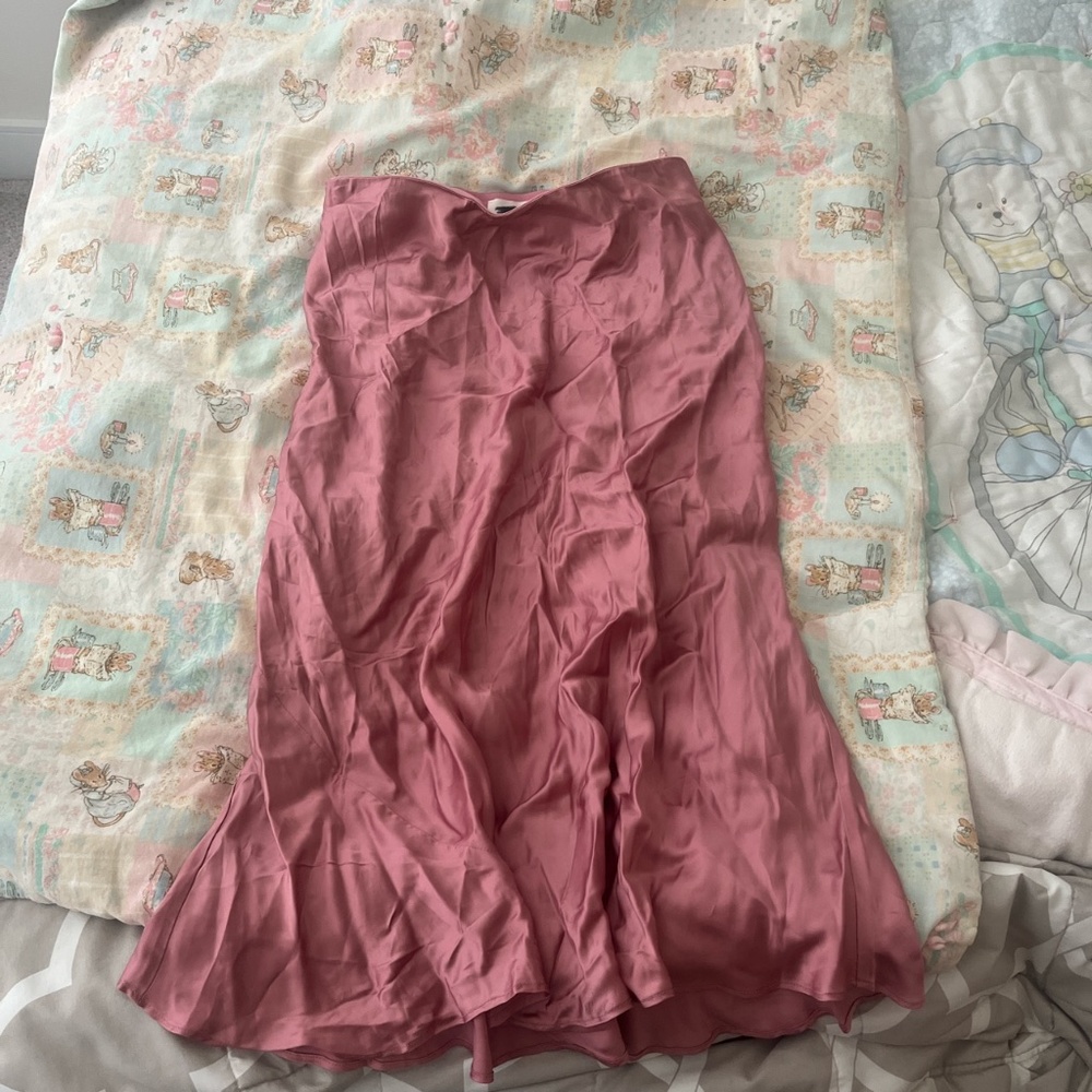 Aritzia Wilfred satin midi skirt